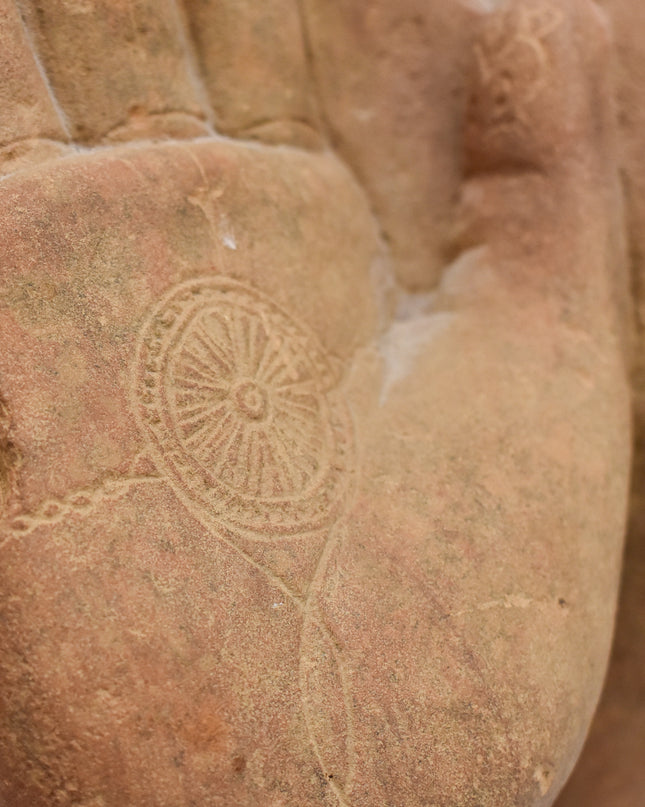 Arm van Boedha Gautama Sakyamuni