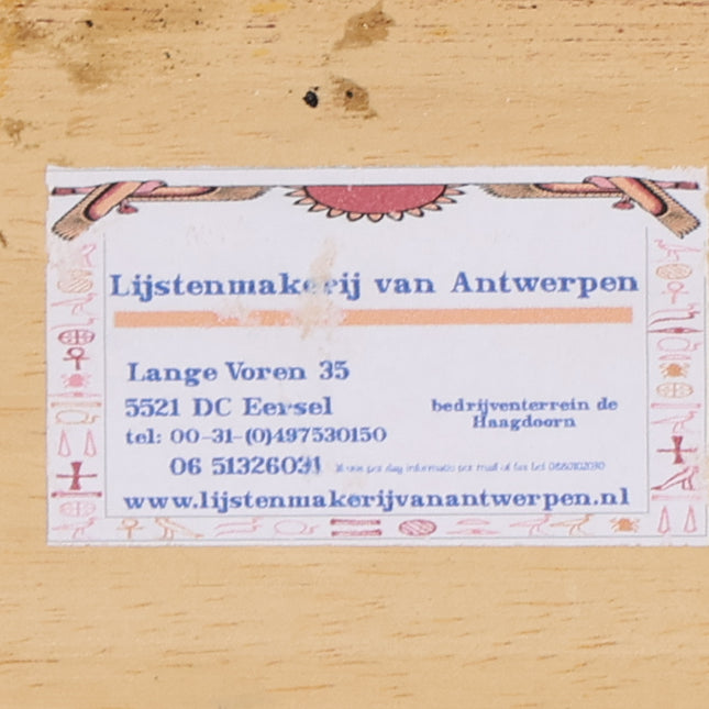 Vrouw in rode kimono