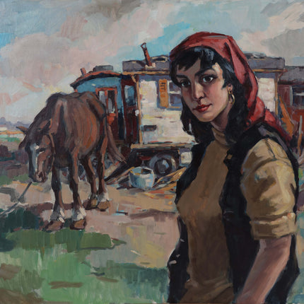 Portret van een vrouw bij een woonwagen