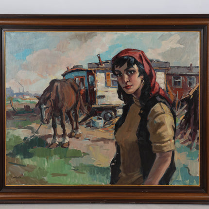 Portret van een vrouw bij een woonwagen