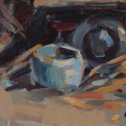 Portret van een vrouw bij een woonwagen